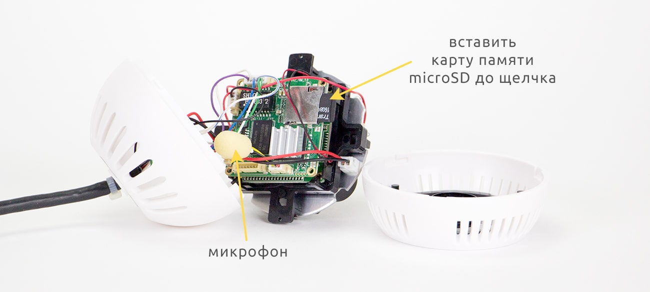Камера в разобранном виде, установка карты памяти.