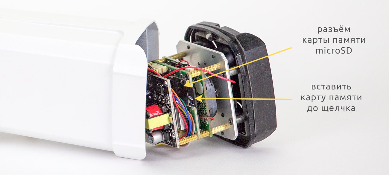 Камера в разобранном виде, установка карты памяти.